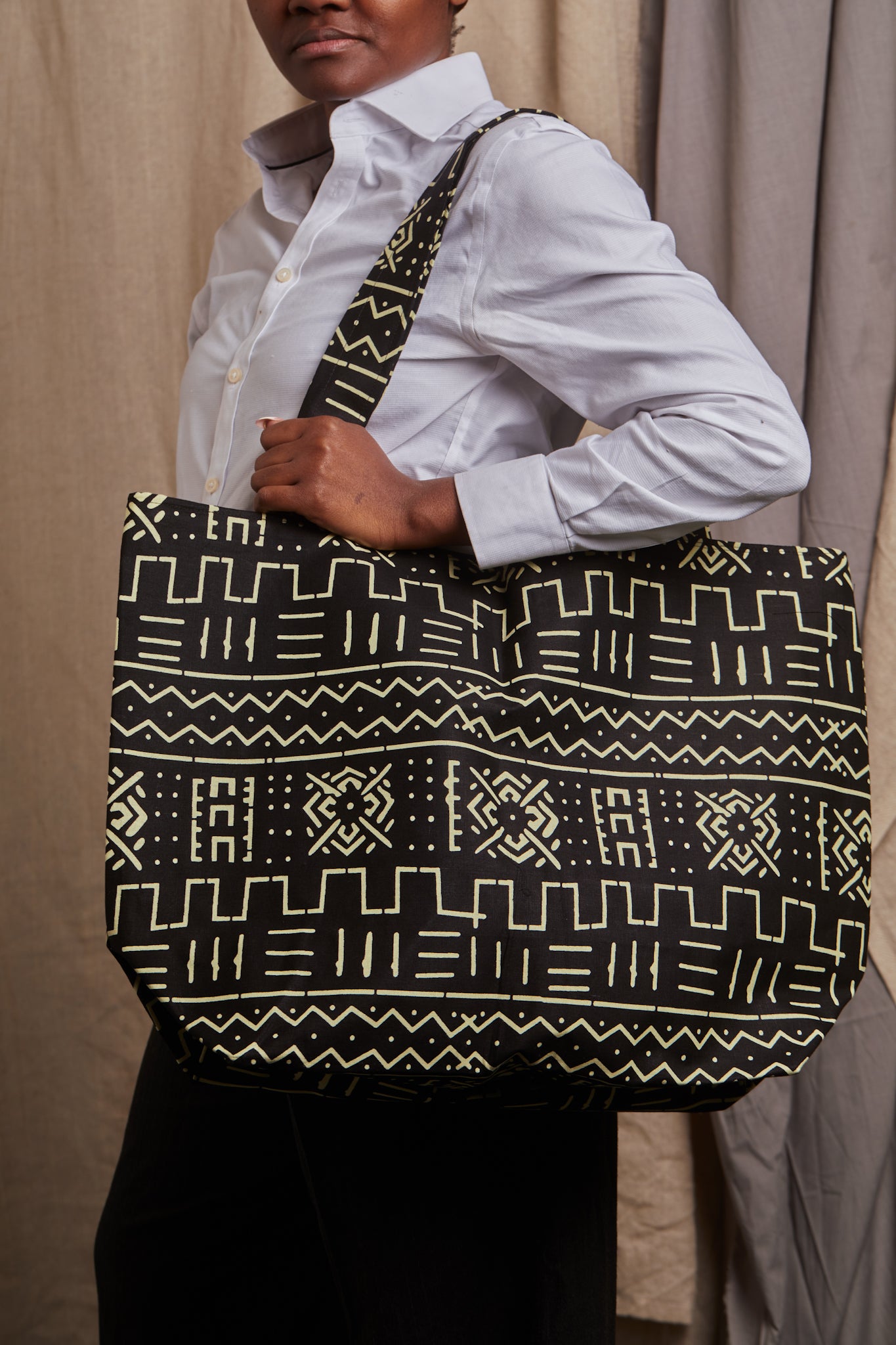 Maxi Dak Tote- Black Aztec - Cece Finery