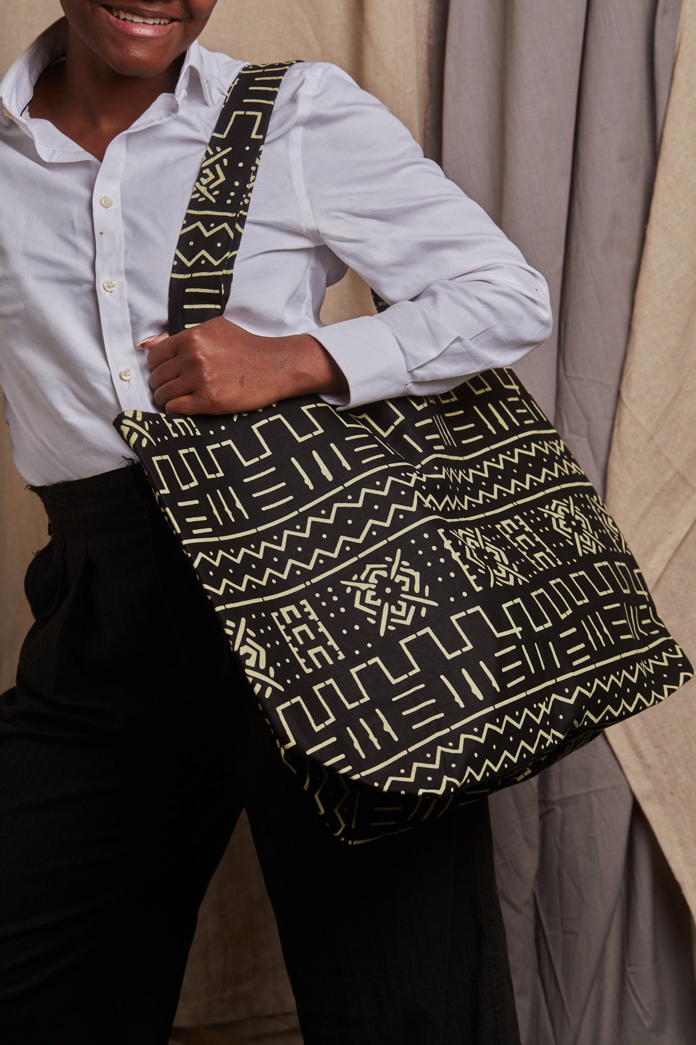 Maxi Dak Tote- Black Aztec - Cece Finery