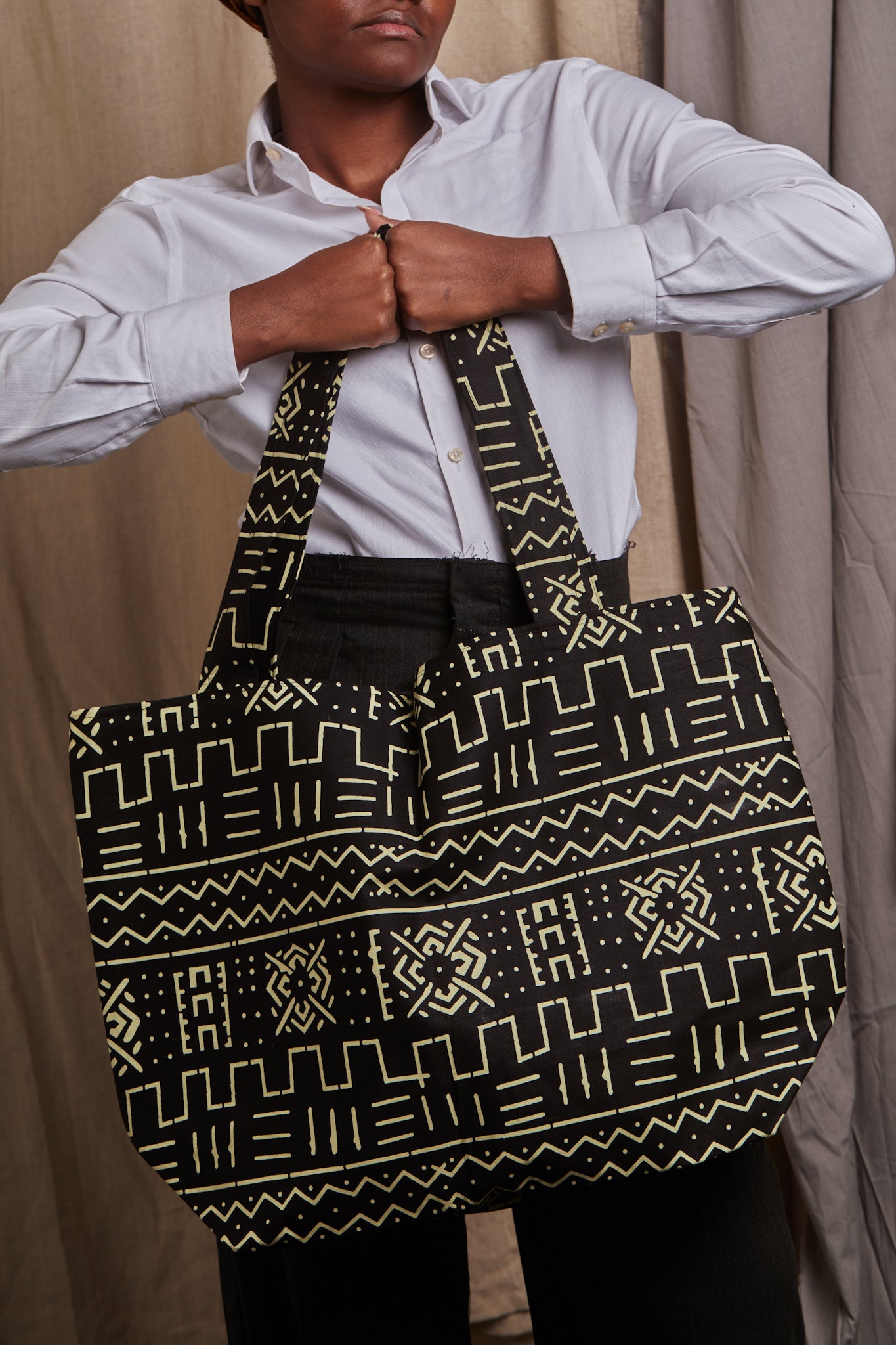 Maxi Dak Tote- Black Aztec - Cece Finery